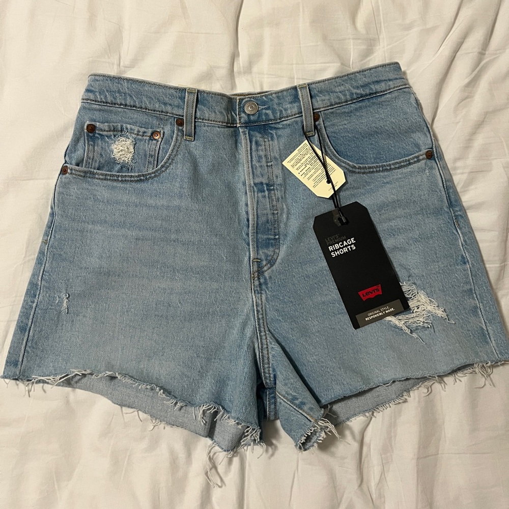 Levi’s Ribcage shorts